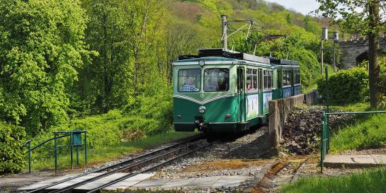 FAHRT ZUR MITTELSTATION