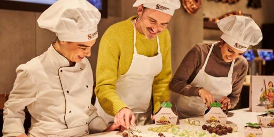 DISCOVER & EXPERIENCE